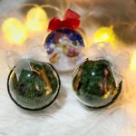 Glob decorat cu licheni