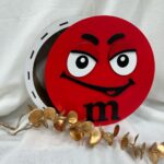 Cutie în formă de bomboană m&m