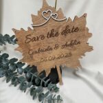 Plachetă "Save the date" în formă de frunză