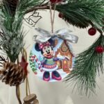 Glob cu Minnie și casa de turtă dulce