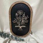 Suport pentru chei cu flori și mesaj "Welcome"