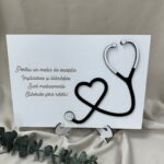 Plachetă decorativă cu stetoscop și mesaj pentru medic
