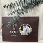 Copertă guestbook cu nume, dată și poză miri